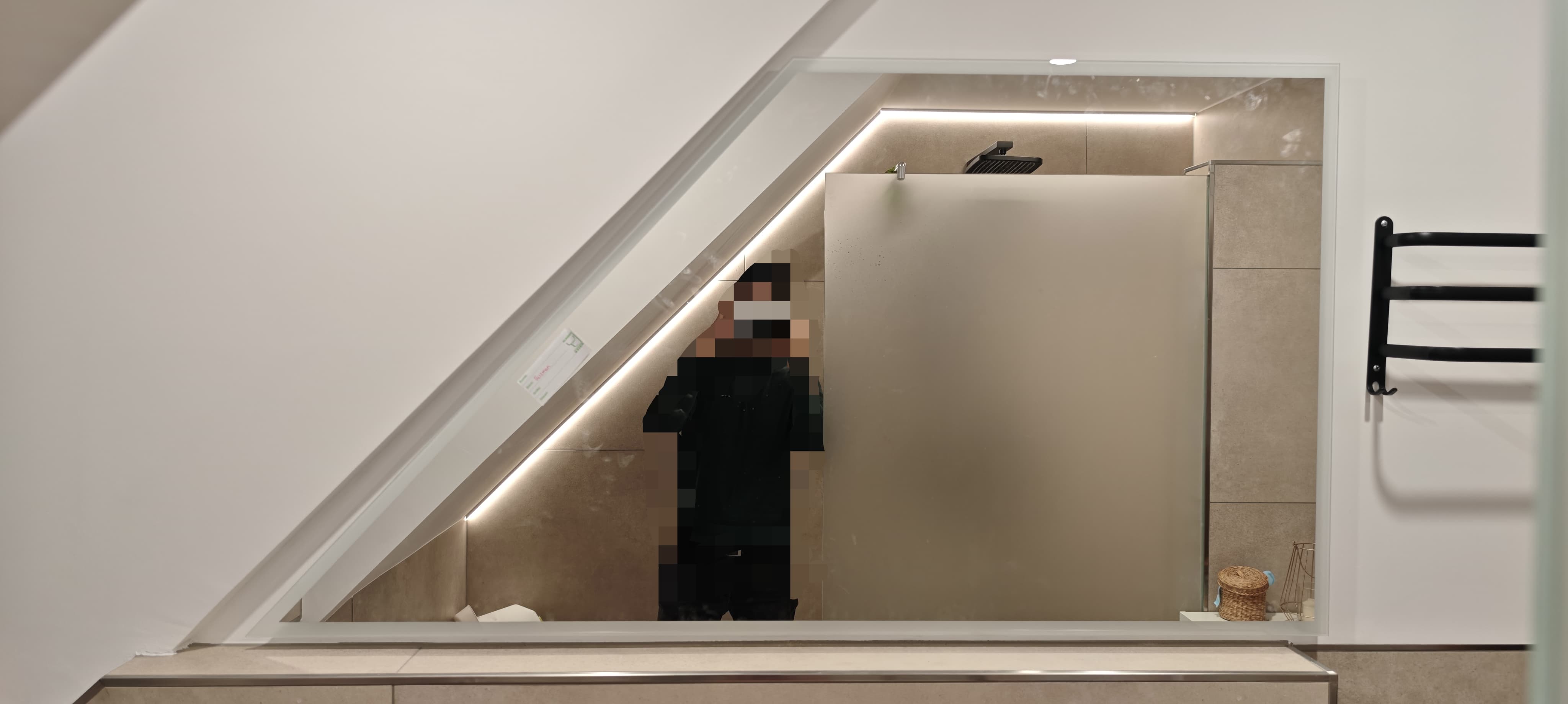 LED-Badspiegel abgeschrägt Ansicht 2